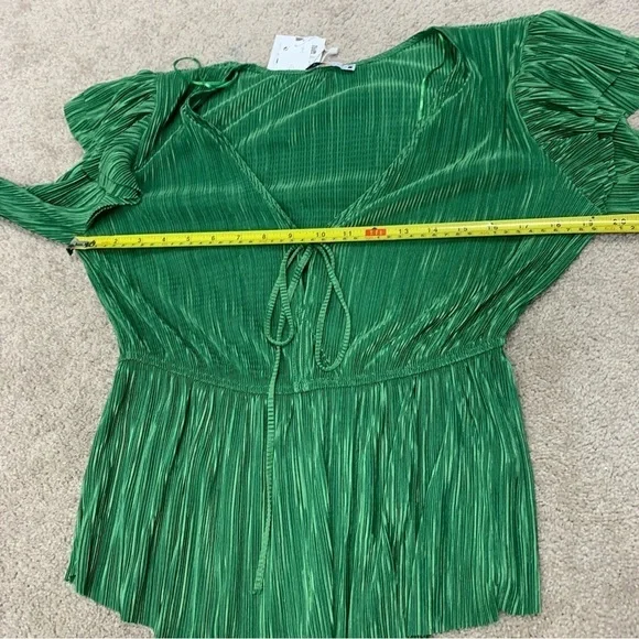 Zara green ruffle pleated V-Neck long sleeve blouse Sz M NWT - Picture 8 of 10